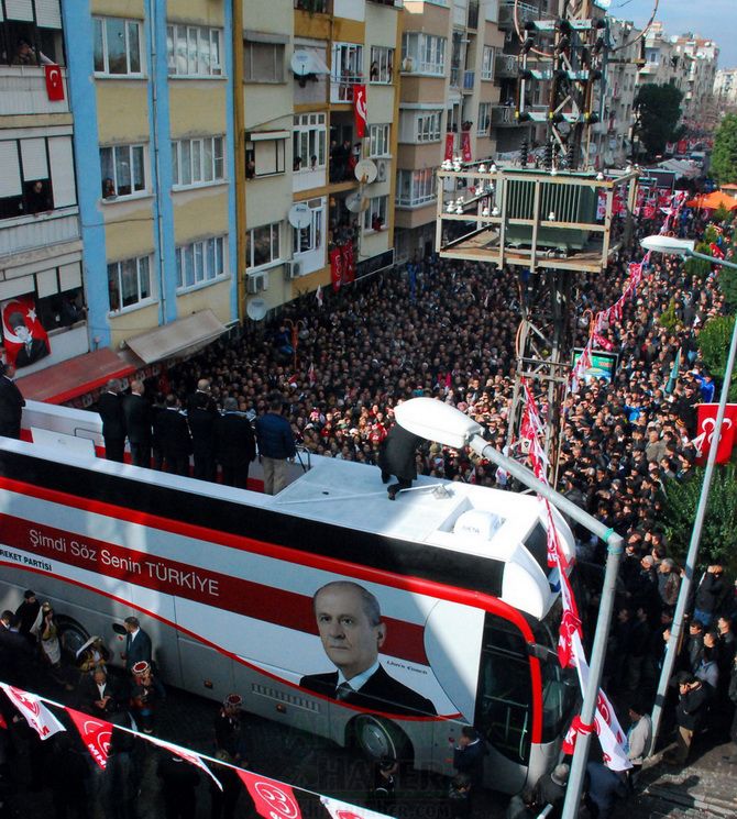 MHP LİDERi DEVLET BAHÇELİ AKHİSARLILAR İLE BULUŞTU